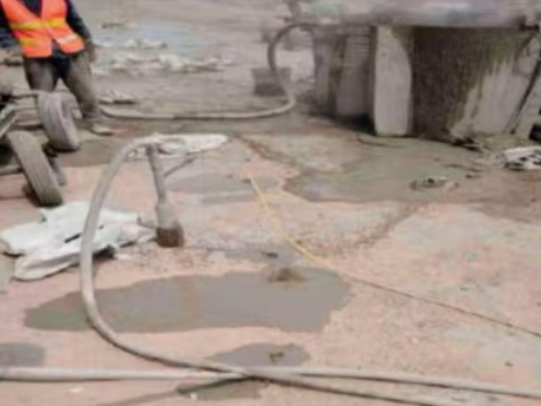 潼南水泥混凝土路面板底注浆技术 路面脱空注浆整治方案